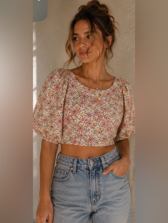 Astr Tops - ASTR The Label Open Back Floral Puff Sleeve Top